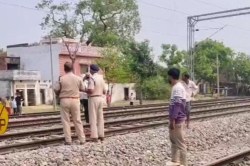 Gonda: दोनों कान से सुन न पाने के कारण ट्रेन की चपेट में आया बंसी, टुकड़ों-
टुकड़ों में बट गया शव - image
