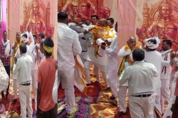 अखिलेश यादव के करीबी नेता महेंद्र राजभर पर हुआ हमला, ओमप्रकाश राजभर पर लगाया
हमले का आरोप - image