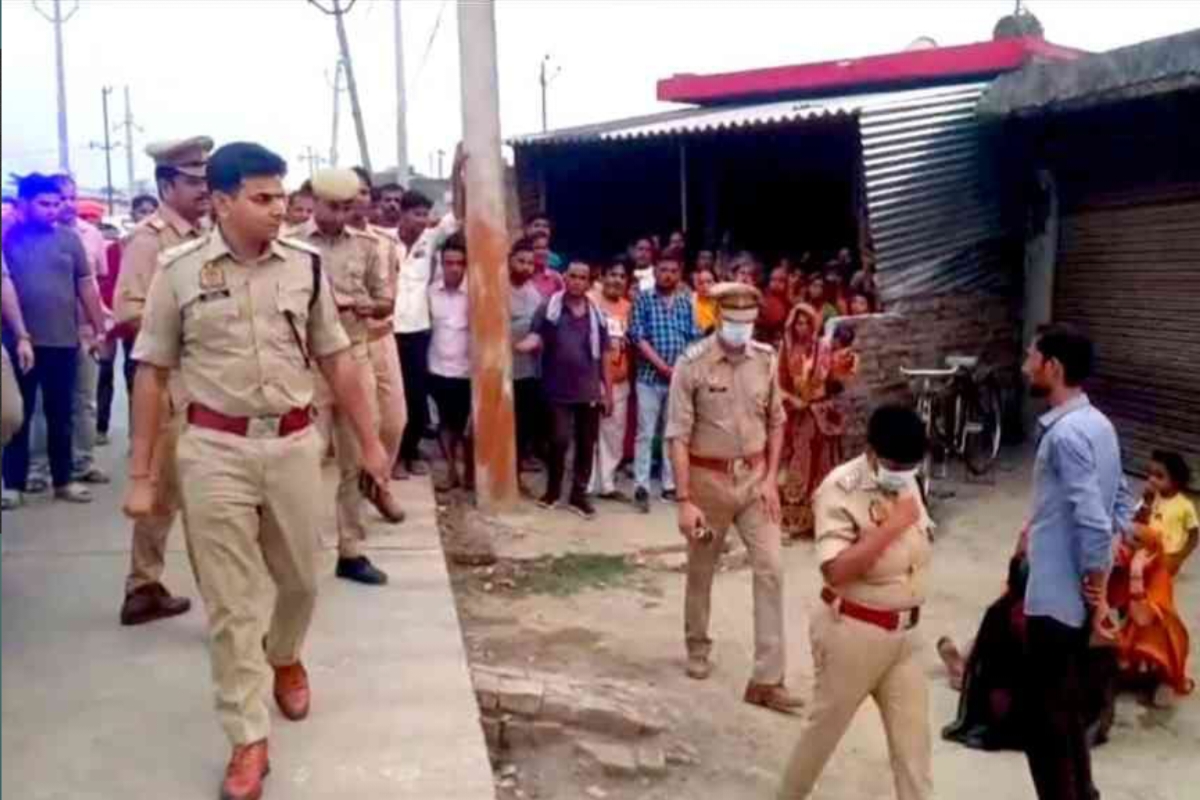 Balrampur: बेटे की संदिग्ध मौत के मामले में पिता ने बहु पर लगाया हत्या का आरोप,
कमरे से बदबू आने पर पड़ोसियों ने दी पुलिस को सूचना