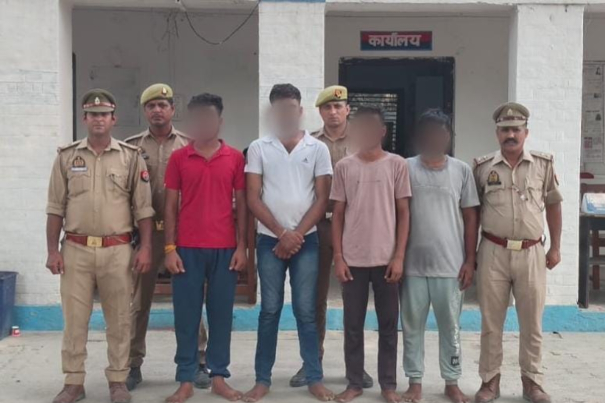Gonda: दुल्हन की विदाई के बाद रास्ते में गाड़ी रोक कर दूल्हे से मारपीट कर नगदी
छिनने वाले चार आरोपी चढ़े पुलिस के हत्थे