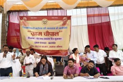 Gonda News: डीएम ने गांव में चौपाल लगाकर सुनी ग्रामीणों की समस्याएं, मौके पर हुआ
समाधान - image