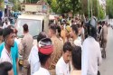Ghosi news: अतिक्रमण हटाओ अभियान के दौरान दुकानदार को पुलिस ने दौड़ाया