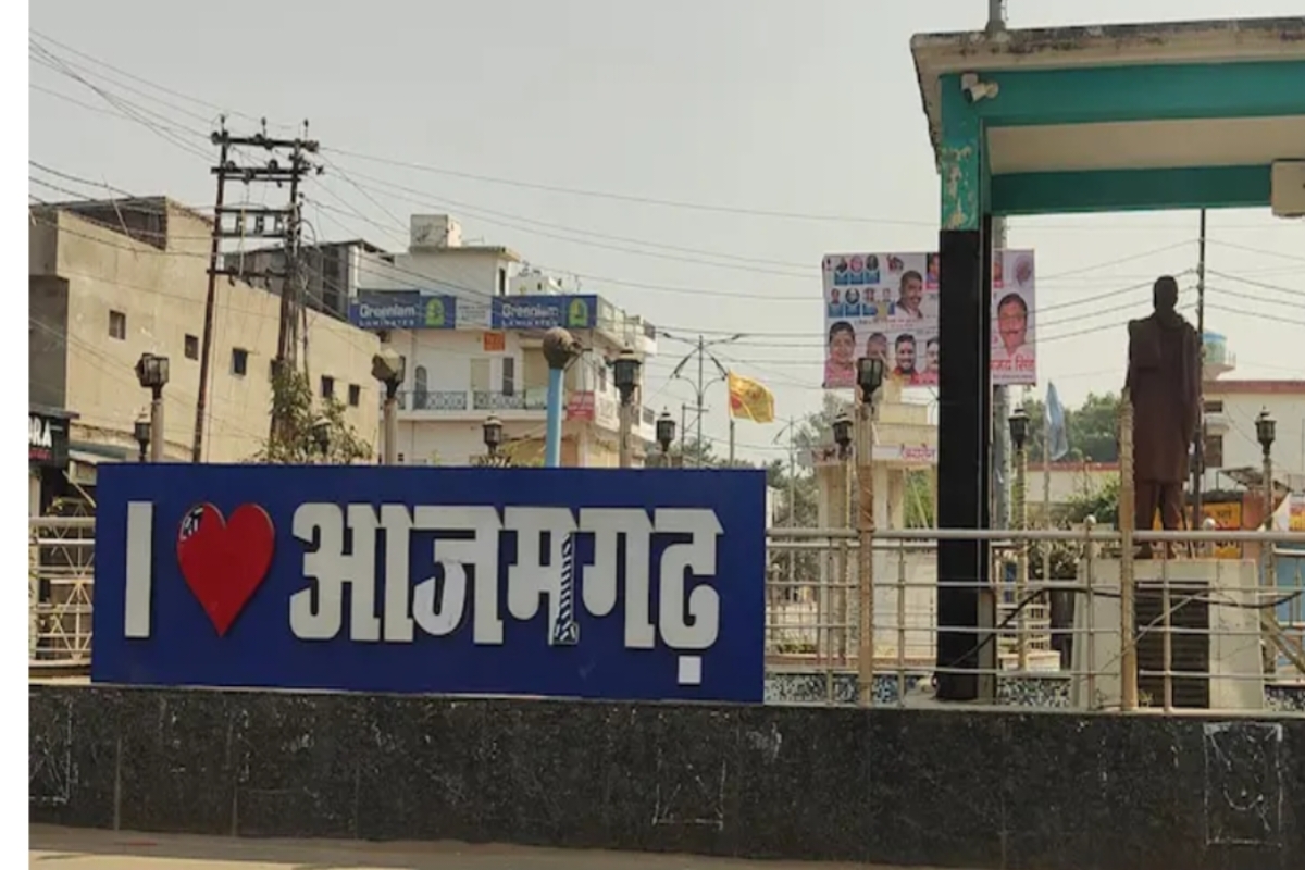 Azamgarh News: थप्पड़ कांड में नप गए तहसीलदार साहब, रातों रात हुआ तबादला
