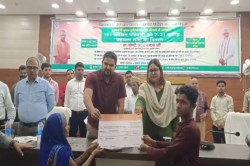 Gonda: गोंडा जिले में 466 आश्रितों को मिला कृषक दुर्घटना बीमा योजना का लाभ - image