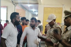 Mau Crime News: आम के विवाद में दबंगों ने बुजुर्ग महिला की पिटाई से मौत, गांव
में पसरा सन्नाटा - image