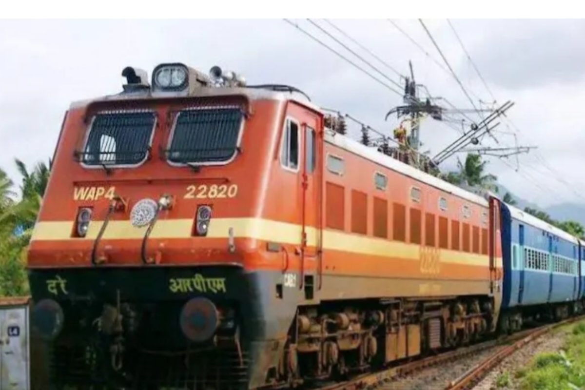 Azamgarh News: आजमगढ़ से मुंबई के लिए नई सुपर फास्ट ट्रेन, यात्रियों में उत्साह