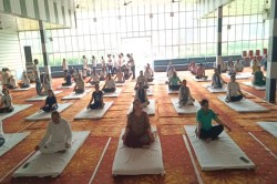 International Yoga Day: योग के जन्मदाता की जन्मस्थली पर ऐतिहासिक आयोजन, जानिए
महर्षि पतंजलि अपने शिष्यों को पर्दे के पीछे से क्यों देते थे शिक्षा - image