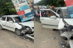 Mau Accident: तेज रफ़्तार कार ने पुलिस बूथ में मारी टक्कर, दो की हालत गम्भीर - image