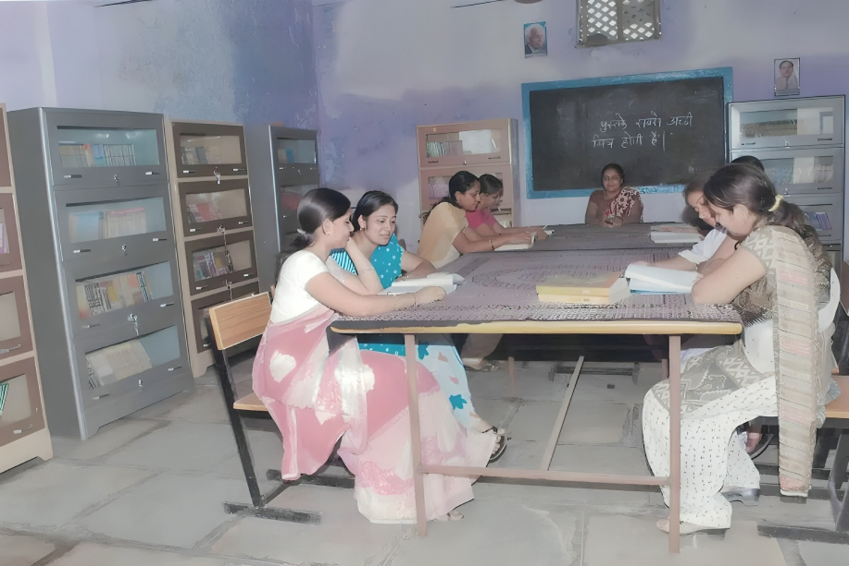 B-Ed Admission 2025: फिर लौटी बीएड की रौनक: सीटें घटीं, अभ्यर्थी बढ़े