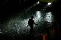 Monsoon Alert : मानसून की धमाकेदार एंट्री, IMD का रेड अलर्ट, भारी बारिश और बिजली
का खतरा बढ़ा - image