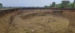भांकरई के पास कार्रवाई करने पहुंचे अधिकारी, अवैध खनन देखकर रह गए दंग, हजारों
डंपर निकाली गई मिट्टी - image