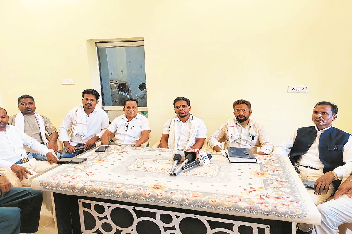 प्रेस कॉन्फ्रेंस में आदिवासी समाज ने उठाए बस्तर के मुद्दे, कहा– प्रशासन पर सवाल
उठाने वालों को डराया जा रहा