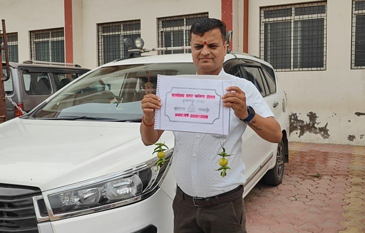 एमपी अजक गजब-नगर निगम बजट को बुरी नजर से बचाने के लिए भाजपा पार्षद ने किया
नींबू,मिर्च का टोटला