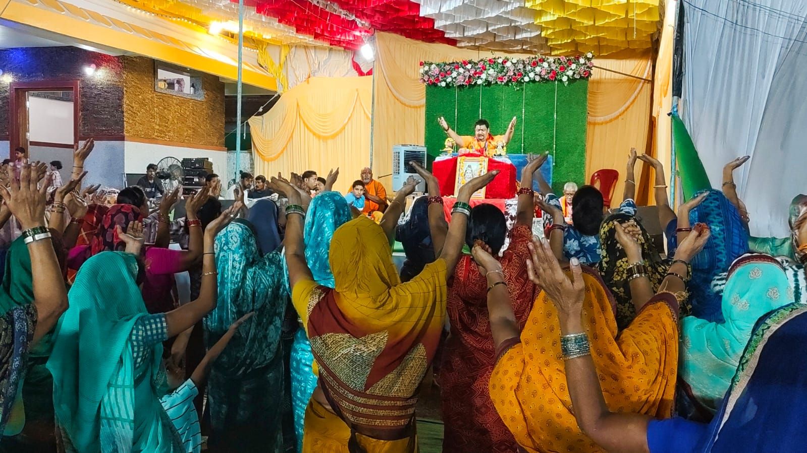 जीवन में मां महात्मा और परमात्मा से बढकऱ कोई नहीं