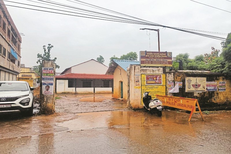 एमएलबी में ६वीं से 12वीं तक दिया जा रहा प्रवेश (Photo source- Patrika)
