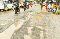 CG News: पहली बारिश में ही उधड़ गई केशकाल नगर की सड़क, बढ़ा दुर्घटना का खतरा - image
