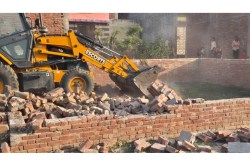 LDA का एक्शन: लखनऊ में दो अवैध प्लॉटिंग ध्वस्त, व्यावसायिक कॉम्प्लेक्स सील - image