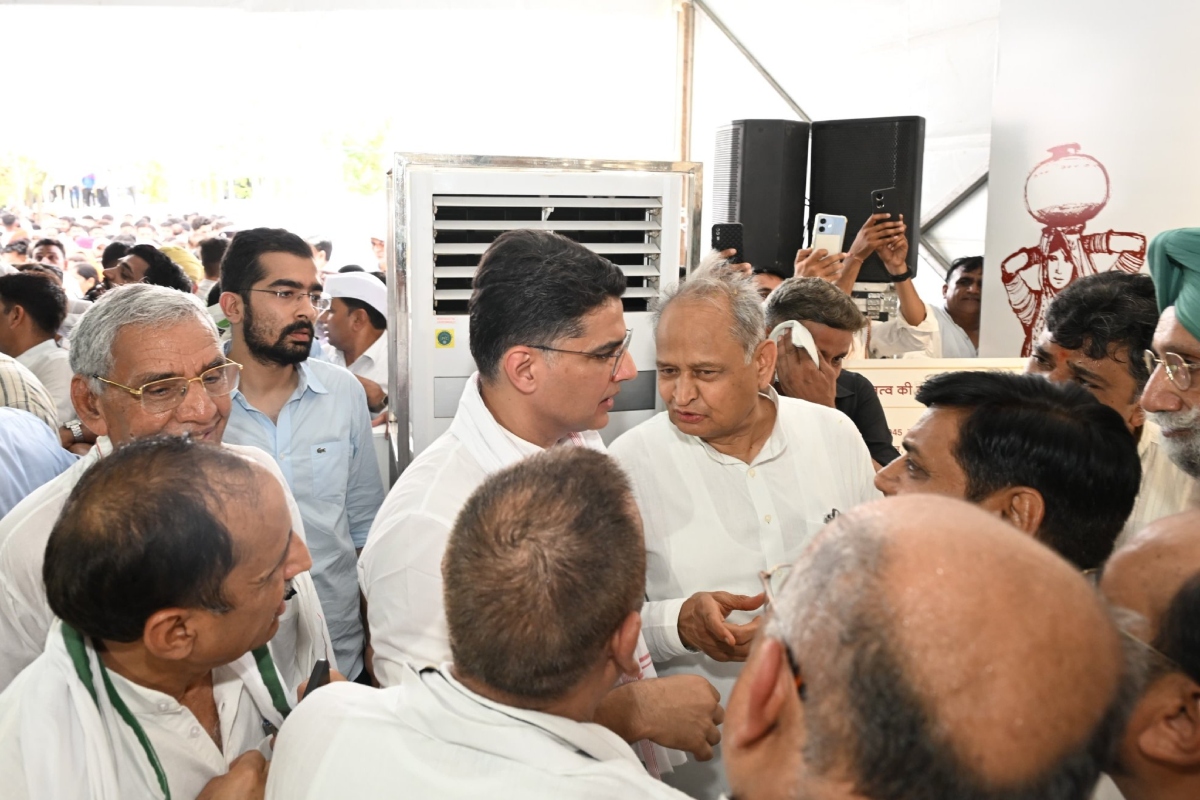 राजेश पायलट की 25वीं पुण्यतिथि: सभास्थल पहुंचे कांग्रेस के दिग्गज नेता, 2 मिनट
मौन रख दी श्रद्धांजलि