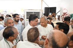 राजेश पायलट की 25वीं पुण्यतिथि: सभास्थल पहुंचे कांग्रेस के दिग्गज नेता, 2 मिनट
मौन रख दी श्रद्धांजलि - image