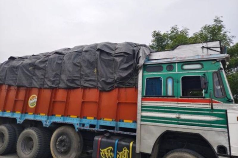 साढ़े 5 टन डोडा चूरा से भरा ट्रक छोड़कर चालक फरार