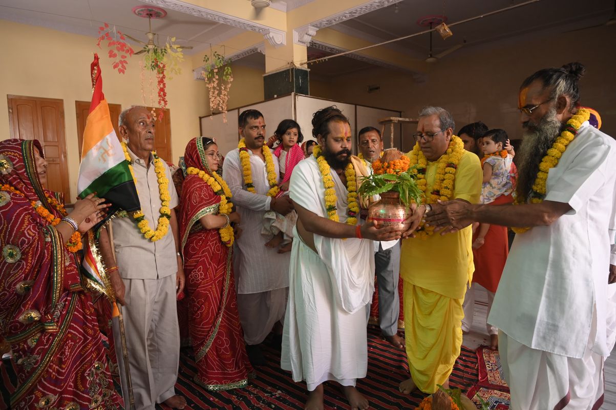 कलश यात्रा के साथ नौ दिवसीय शतचंडी अनुष्ठान शुरू