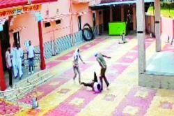 गेस्ट हाउस में घुसे दरिंदे: युवक को बंधक बनाकर पीटा, दी जातिसूचक गालियां, CCTV
में कैद हुआ खौफनाक मंजर - image