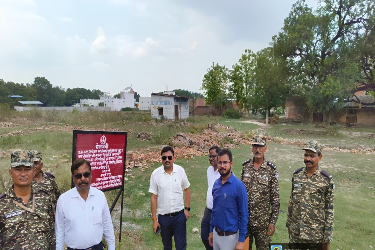 LDA Kakori Bulldozer Drive: काकोरी में 14 बीघा अवैध प्लाटिंग पर चला बुलडोजर:
एलडीए की बड़ी कार्रवाई