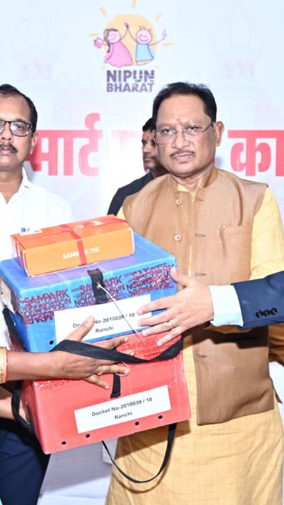 CG News: स्मार्ट स्कूल और स्मार्ट ब्लॉक कार्यक्रम का किया शुभारंभ, जशपुर के 50 स्कूलों को स्मार्ट किट