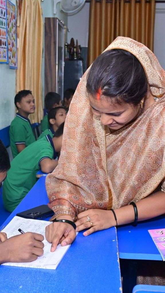 CG News: मंत्री लक्ष्मी राजवाड़े ने बाल गृह का किया निरीक्षण, बच्चों के साथ मिलकर लगाया पौधा