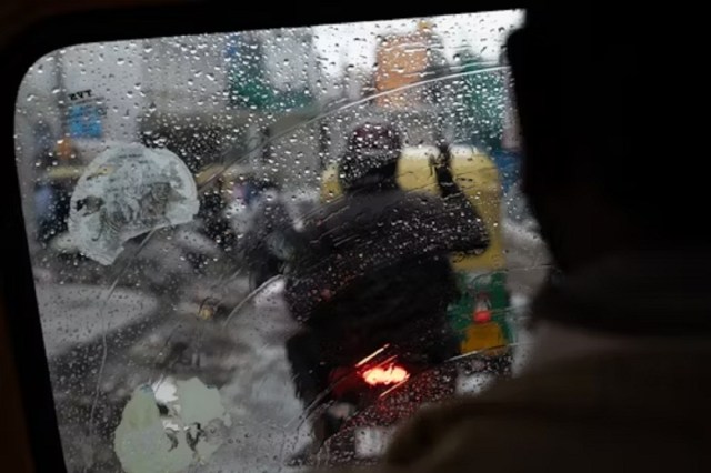 Monsoon 2025: मानसून पकड़ेगा जोर! 13 जिलों में होगी भारी बारिश, IMD का येलो अलर्ट जारी
