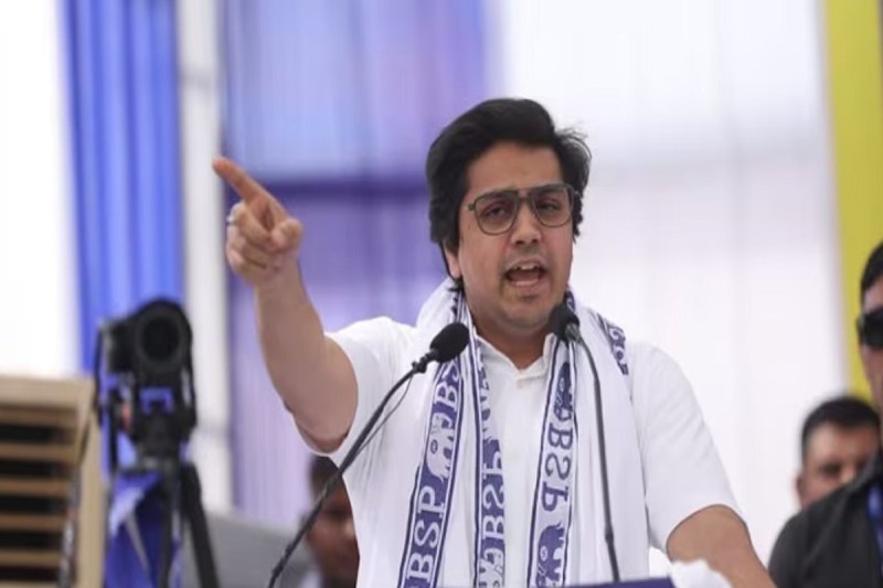 बिहार के रास्ते यूपी के आकाश पर छाने की तैयारी में आनंद फोटो सोर्स :Social Media