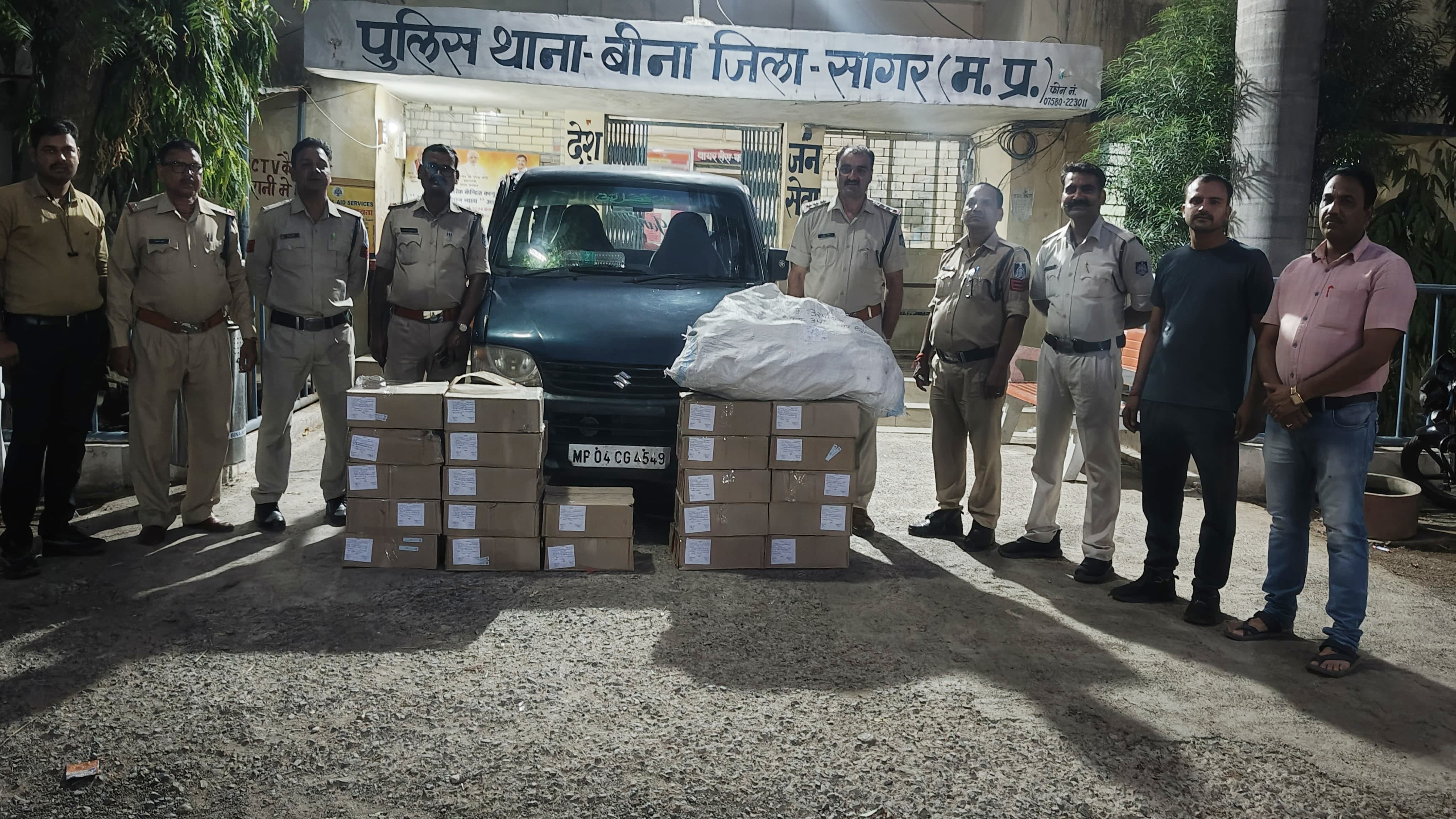 Illegal liquor worth Rs 1.25 lakh seized from the car, accused driver fled from the spot