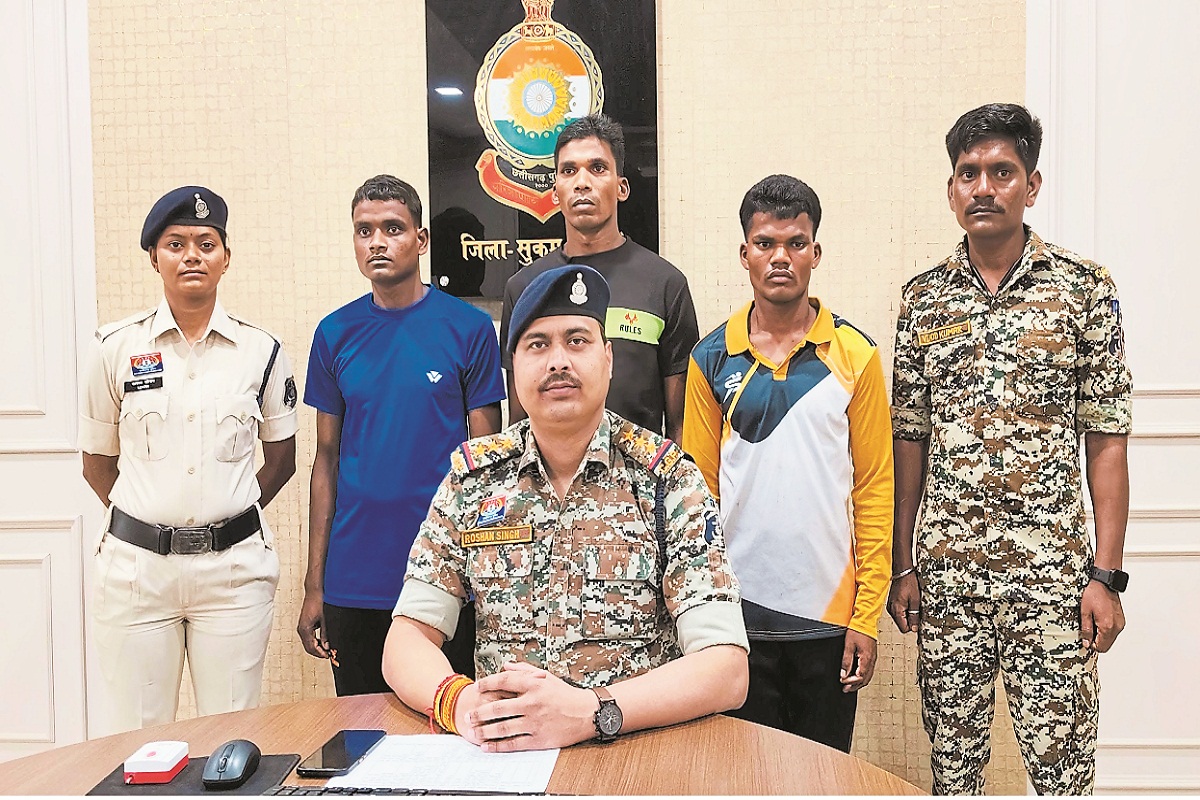 Naxal News: 21 लाख रुपए के 3 इनामी हार्डकोर नक्सली गिरफ्तार, शिक्षादूत की हत्या
में शामिल थे आरोपी