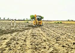 बड़ी कार्रवाई : सात किमी की दीवार ढहाई, 750 बीघा जमीन छुड़ाई - image