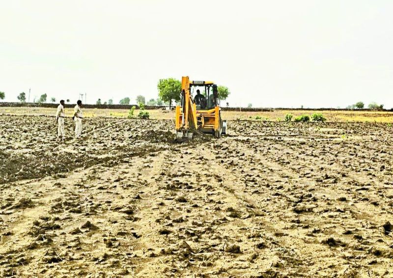 वन विभाग ने शनिवार को नाहरगढ़ रेंज के किशनपुरा नाके में दबंग अतिक्रमियों के विरुद्ध जोरदार कार्रवाई की। इस दौरान सात किमी लंबी दीवार को ढहाकर पत्थरों को जब्त किया गया। वहीं 750 से अधिक बीघा जमीन को अतिक्रमण से मुक्त कराया गर्या।