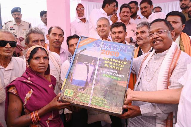 कृषि मंत्री रामविचार नेताम विकसित कृषि संकल्प अभियान में हुए शामिल, देखें PHOTO