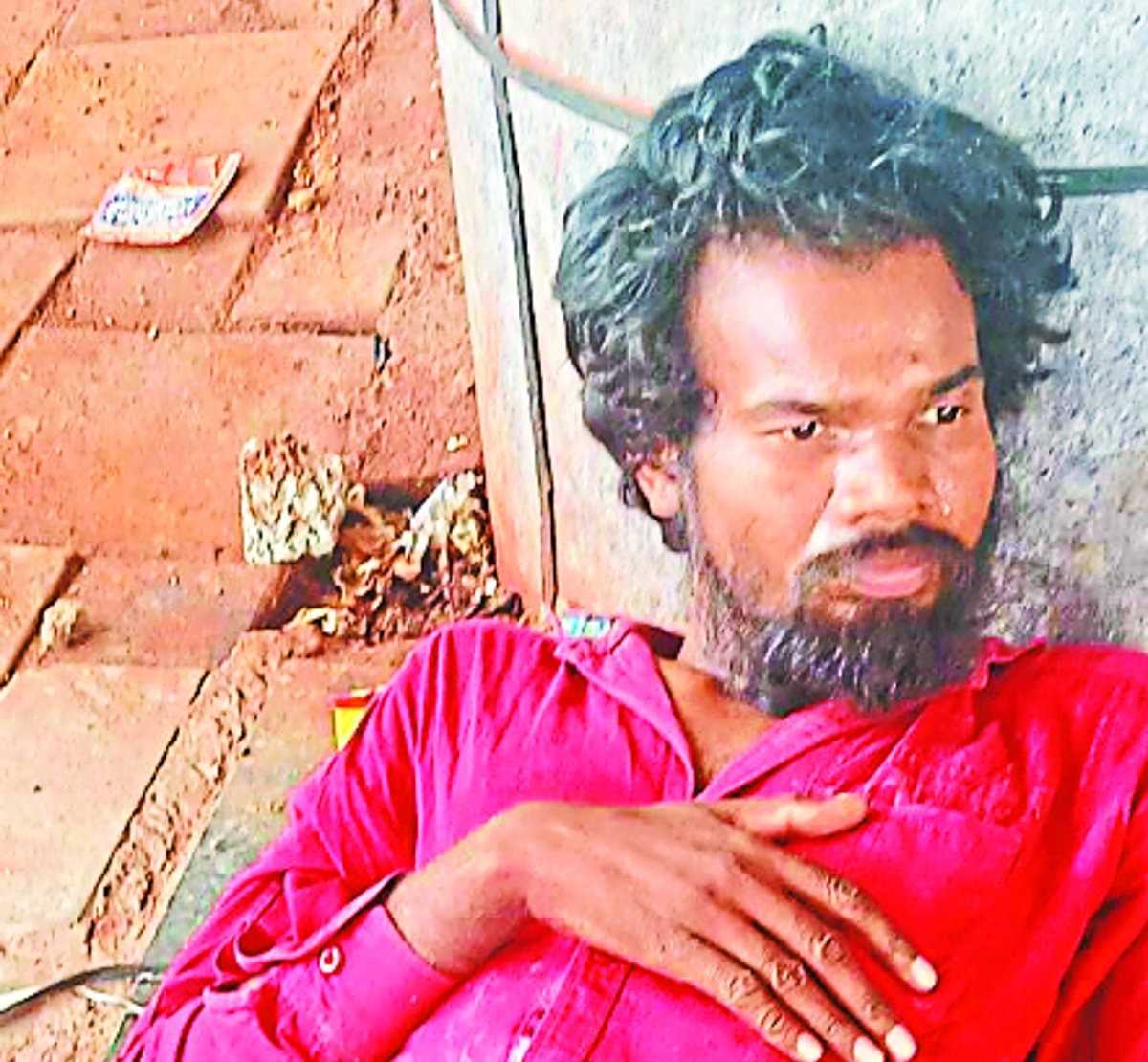 ट्रेन की वजह से दोनों पैर कटे, तो स्टेशन पर ही डाला डेरा, मौत तक रहने की जिद