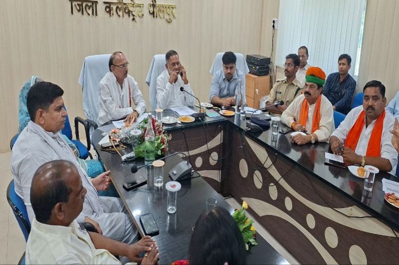 धौलपुर में विद्युत तंत्र की स्थिति खराब, बिजली चोरी रोकें नहीं तो कार्रवाई The condition of the power system in Dholpur is bad, stop electricity theft or else take action