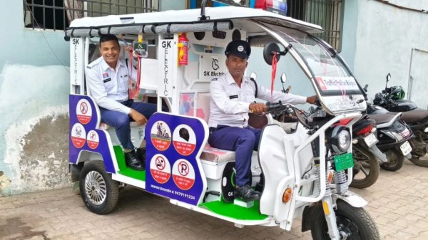 रायपुर में EV ट्रैफिक पेट्रोलिंग वाहन का शुभारंभ, कलेक्टर-SSP ने दिखाई हरी झंडी, PHOTO