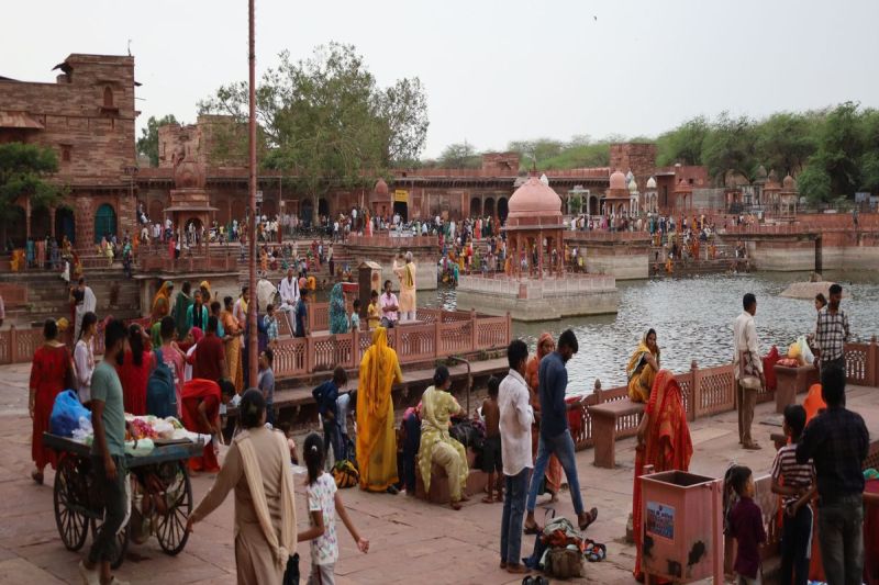 गंगा दशहरा पर मचकुंड पर उमड़े श्रद्धालु, सैकड़ों ने किया स्नान Devotees gathered at Machkund on Ganga Dussehra, hundreds took bath