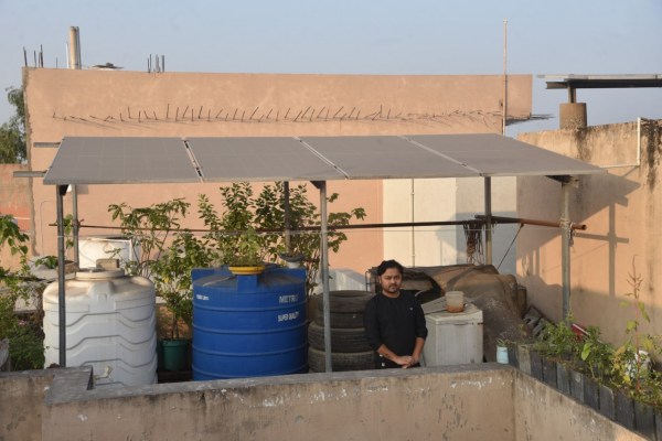 CG News: छत पर बनाए खुद के बिजली घर से अनुराग का घर हुआ रोशन, देखें तस्वीरें 
