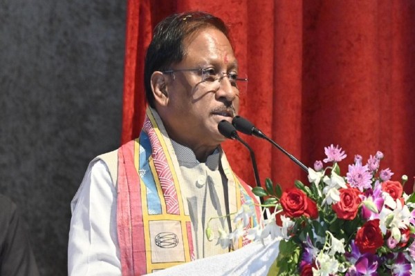 छत्तीसगढ़ हस्तशिल्प विकास बोर्ड की नवनियुक्त अध्यक्ष को CM साय ने दी बधाई, अनुदान राशि का किया वितरण, देखें Photos