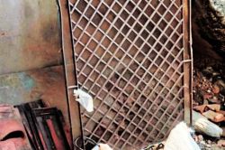 उदयपुर: शातिर चोर खिड़की तोड़ घर में घुसे, फिर गेहूं के ड्रम में रखा 50 लाख नकदी
समेत सोने-चांदी के जेवर लेकर फरार - image