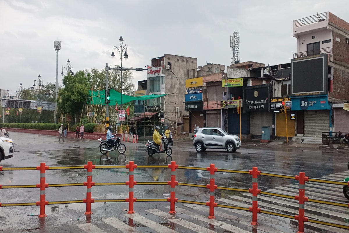 Jaipur Weather : जयपुर में रिमझिम बारिश से मौसम हुआ सुहाना, राजधानी में ठंडक
बढ़ी