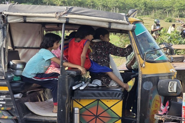 Bulldozer Action in Ambikapur: अवैध कब्जे पर चला बुलडोजर... प्रशासन ने तोड़े 39 मकान, रोते-बिलखते रहे लोग, देखें तस्वीरें
