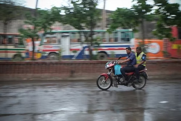 Monsoon 2025: मानसून पकड़ेगा जोर! 13 जिलों में होगी भारी बारिश, IMD का येलो अलर्ट जारी
