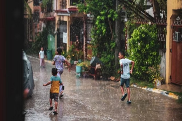 Weather Update: प्रदेश में अगले 5 दिनों तक होगी भारी बारिश, इन जिलों में जमकर बरसेंगे बादल, Alert