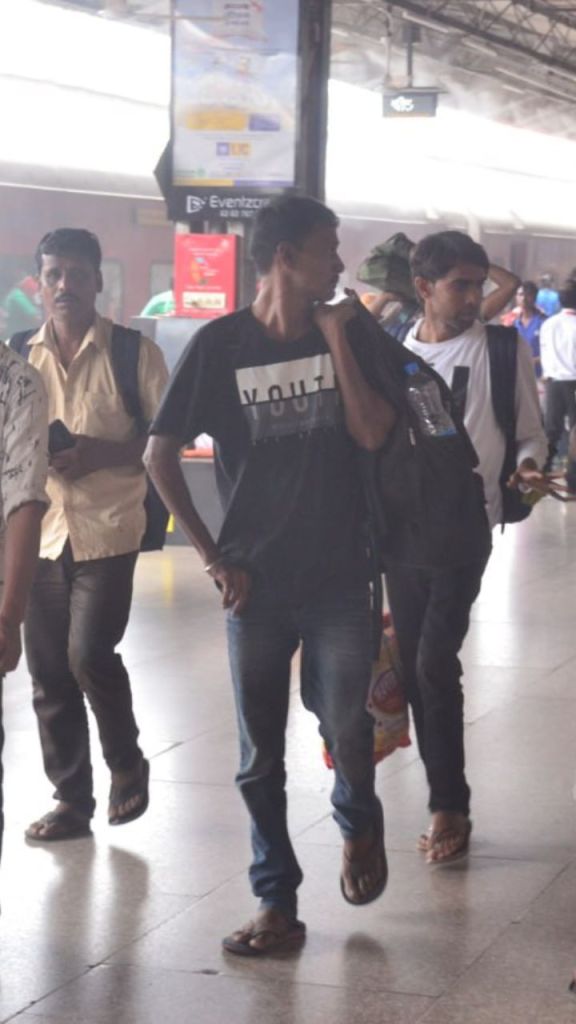 वापसी की ट्रेनों में यात्रियों की बढ़ी भीड़, कमाने खाने गए लोग दूसरे राज्यों से लौटने लगे
