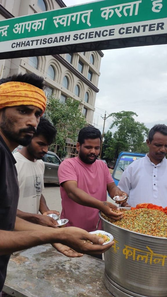 भक्तों को दर्शन देने निकले भगवान जगन्नाथ, उमड़ा आस्था का सैलाब
