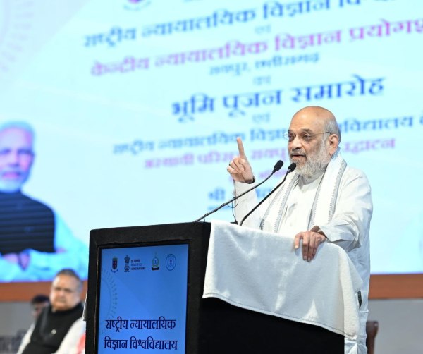 गृहमंत्री शाह की समीक्षा बैठक! युवाओं से हिंसा छोड़ मुख्यधारा से जुड़ने की अपील, देखे Photo...